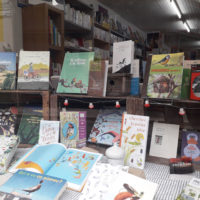 LE MATOULU FÊTE LES VACANCES DE PRINTEMPS –  Rencontre avec Denis Montebello et Louis Dubost, en présence de leur éditeur Vincent Dutois des éditions La Mèche lente. Samedi 13 avril